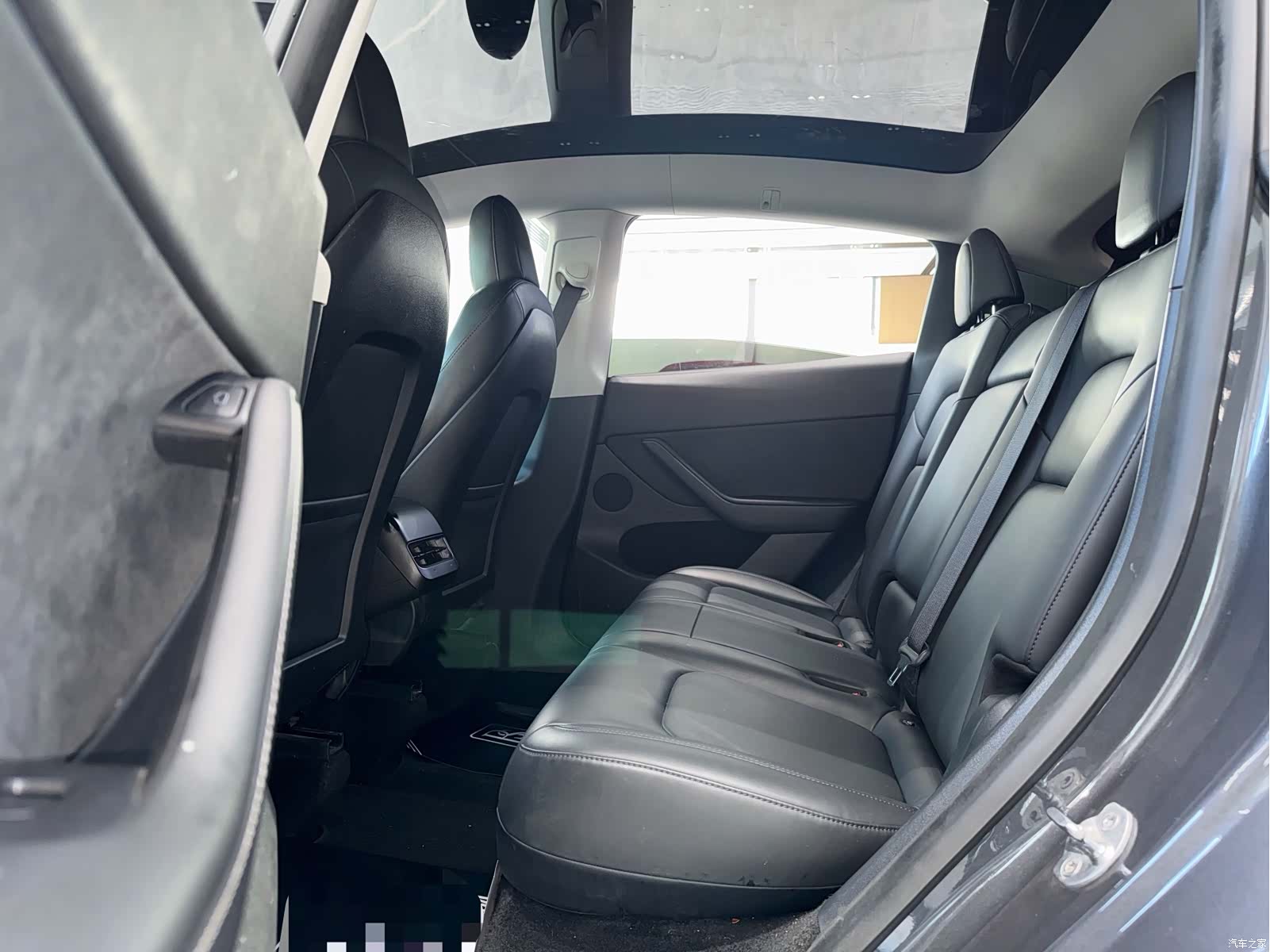 Tesla Model Y, 2021 все фото