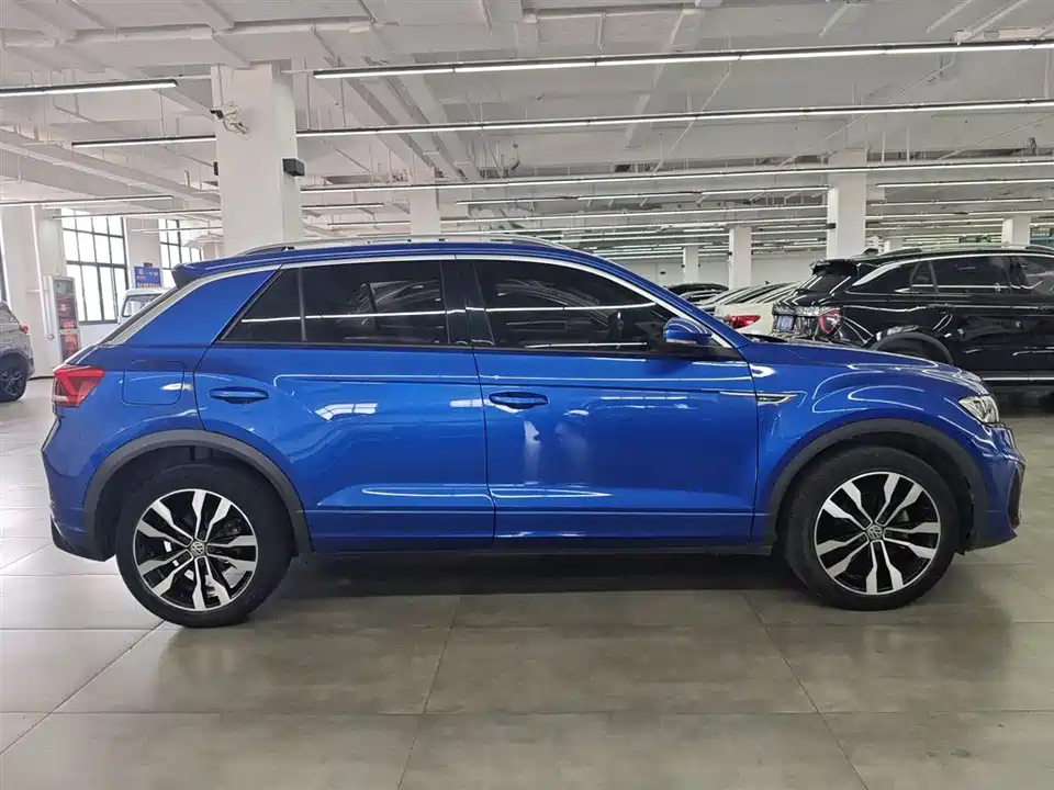Volkswagen T-ROC exploring Songs