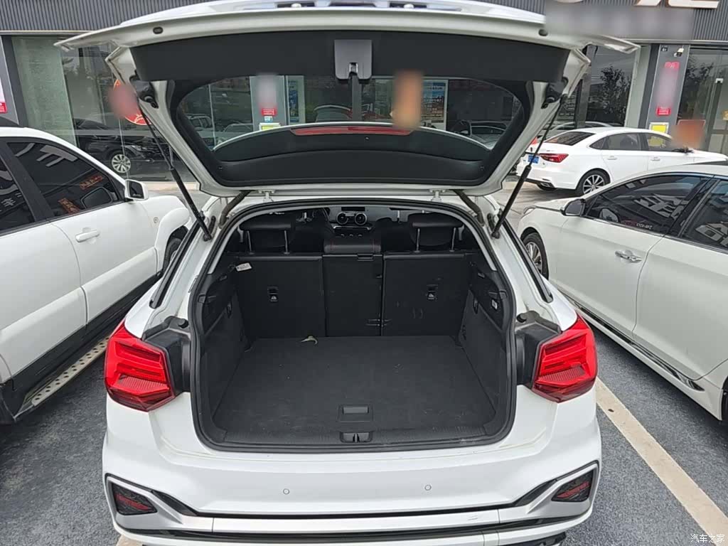 Audi Q2L, 2023 19