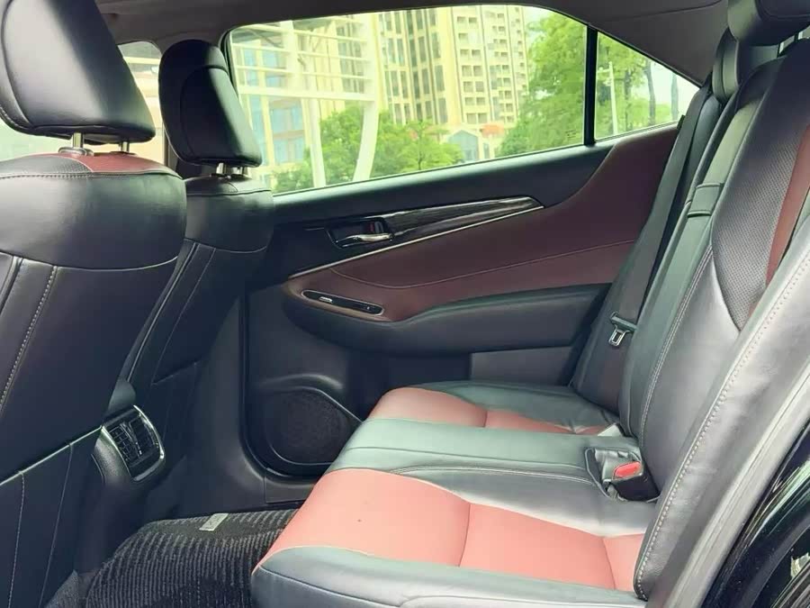 Toyota Crown 2018, фото 6