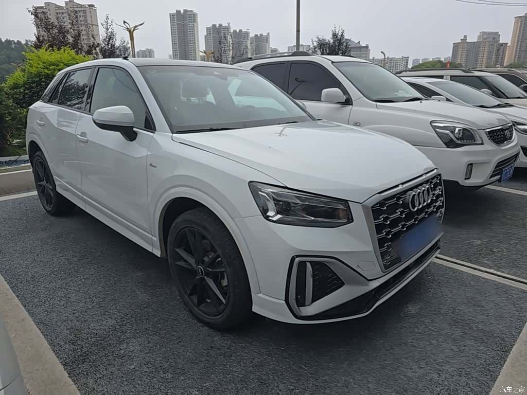 Audi Q2L, 2023 4