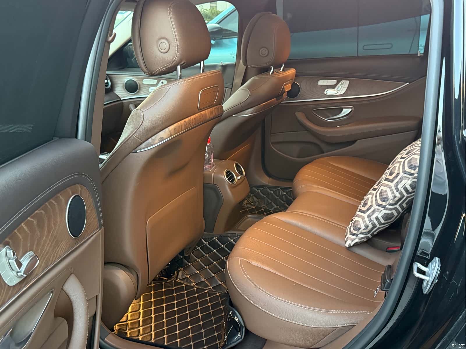 Mercedes-Benz E-Class, 2018 6