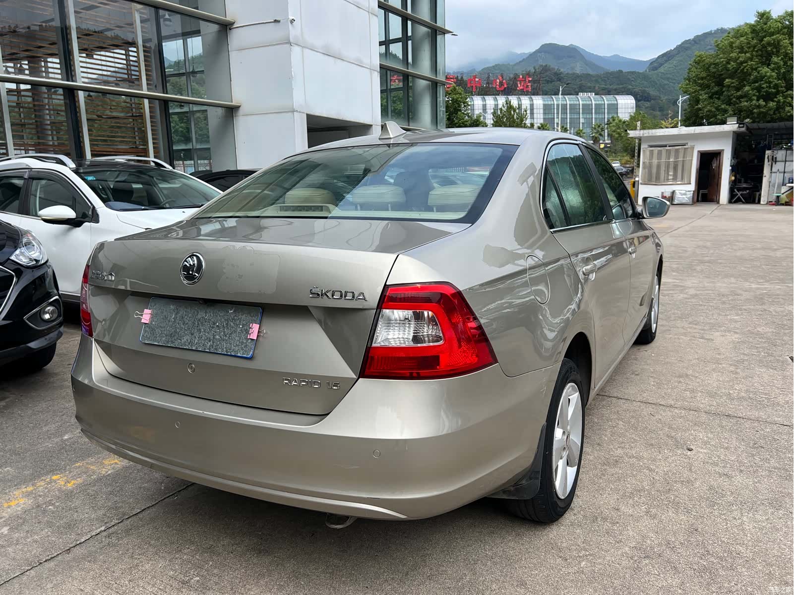 Skoda Rapid, 2013 8