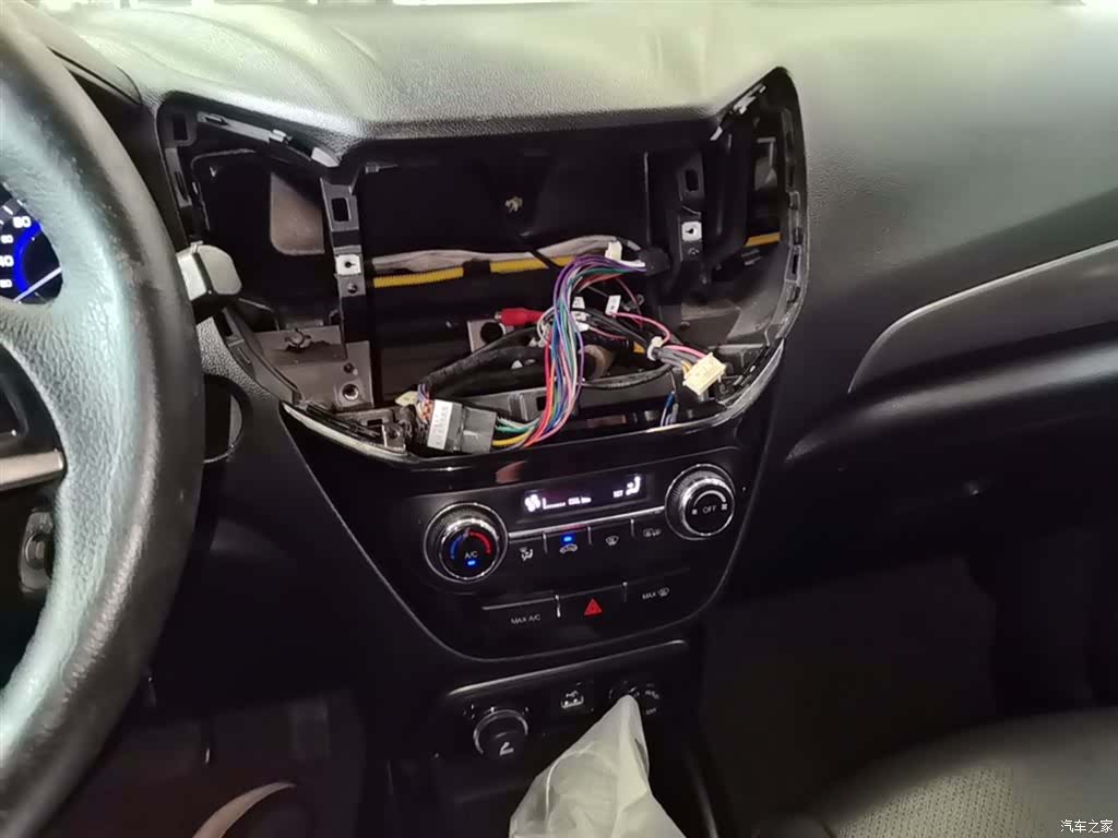 Changan CS15, 2017 13