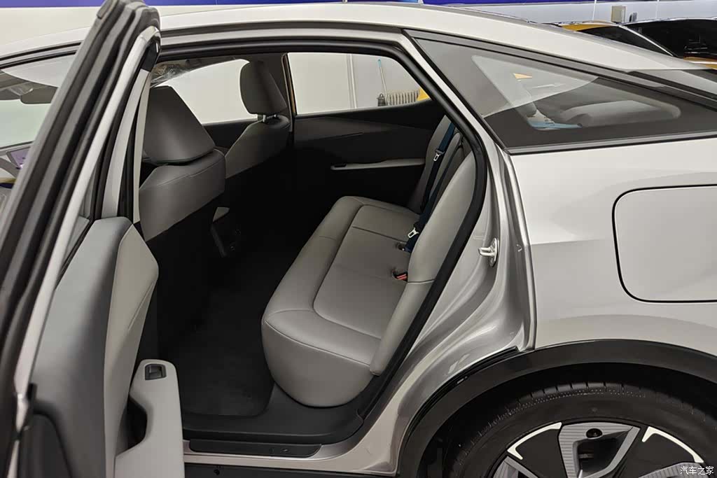 Toyota bZ3, 2026 11