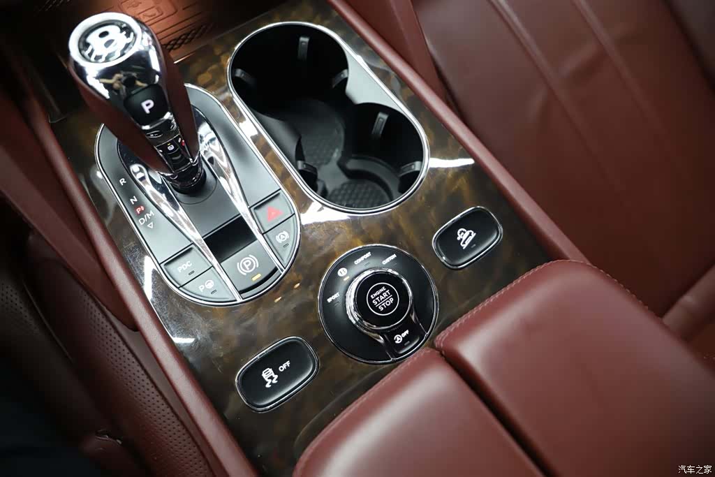 Bentley Bentayga, 2022 14
