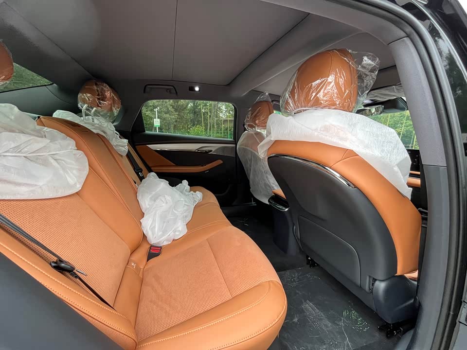 VOYAH Lantu chasing light