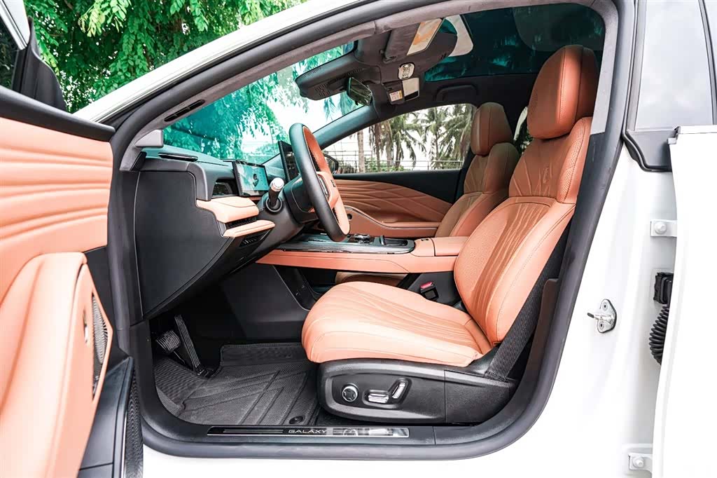 Geely 8, 2025 8