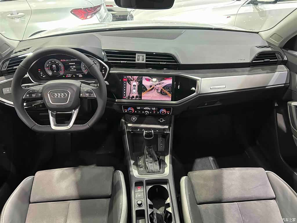 Audi Q3, 2023 2