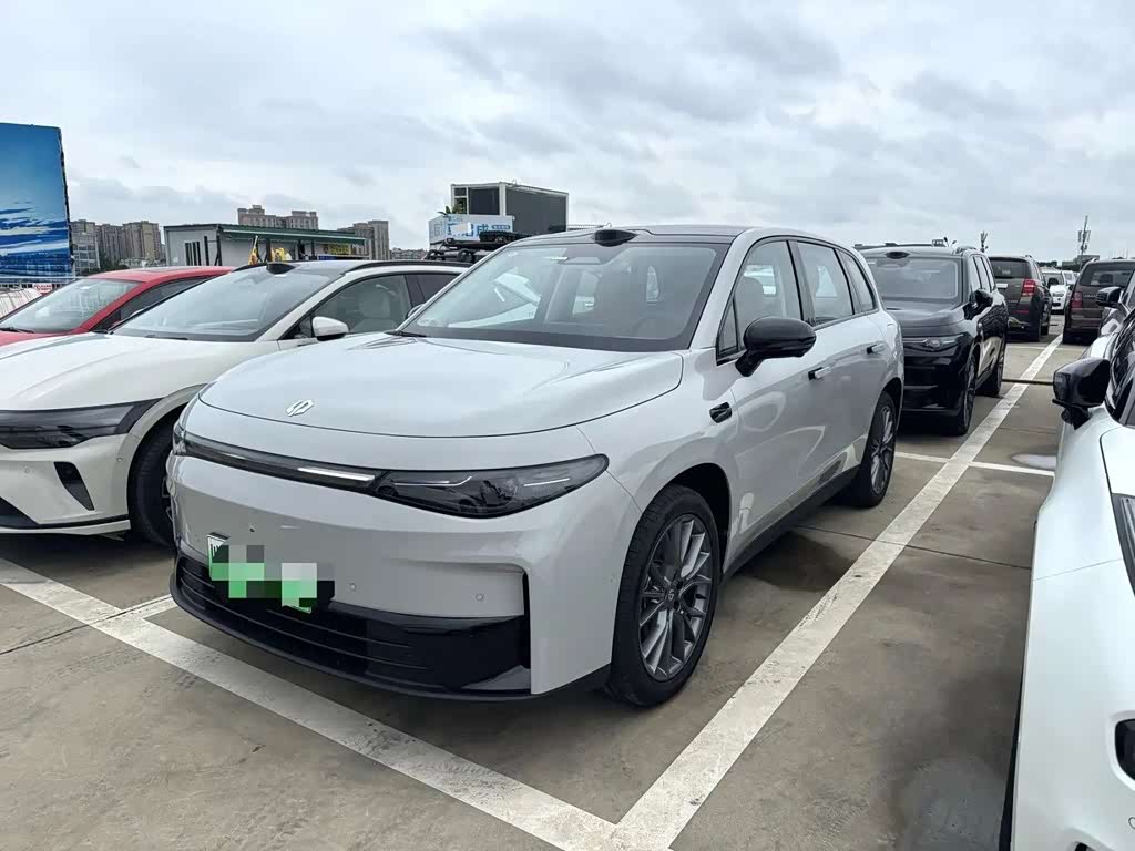 Leapmotor C10