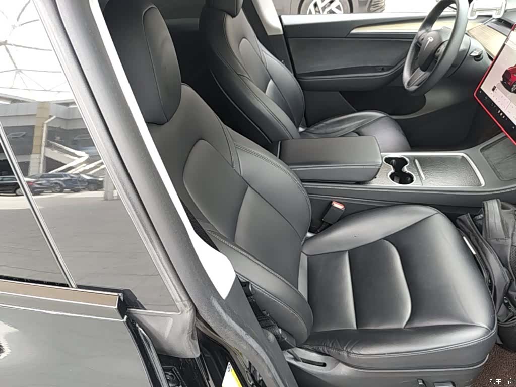 Tesla Model Y, 2022 25