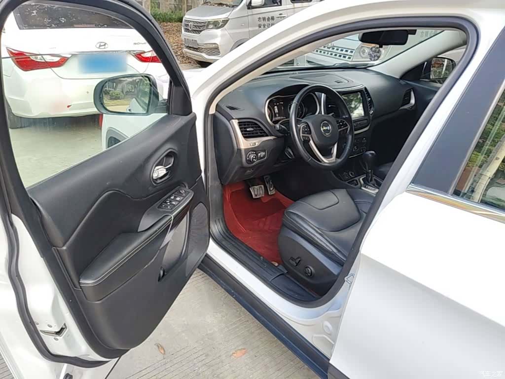 Jeep Cherokee, 2019 10