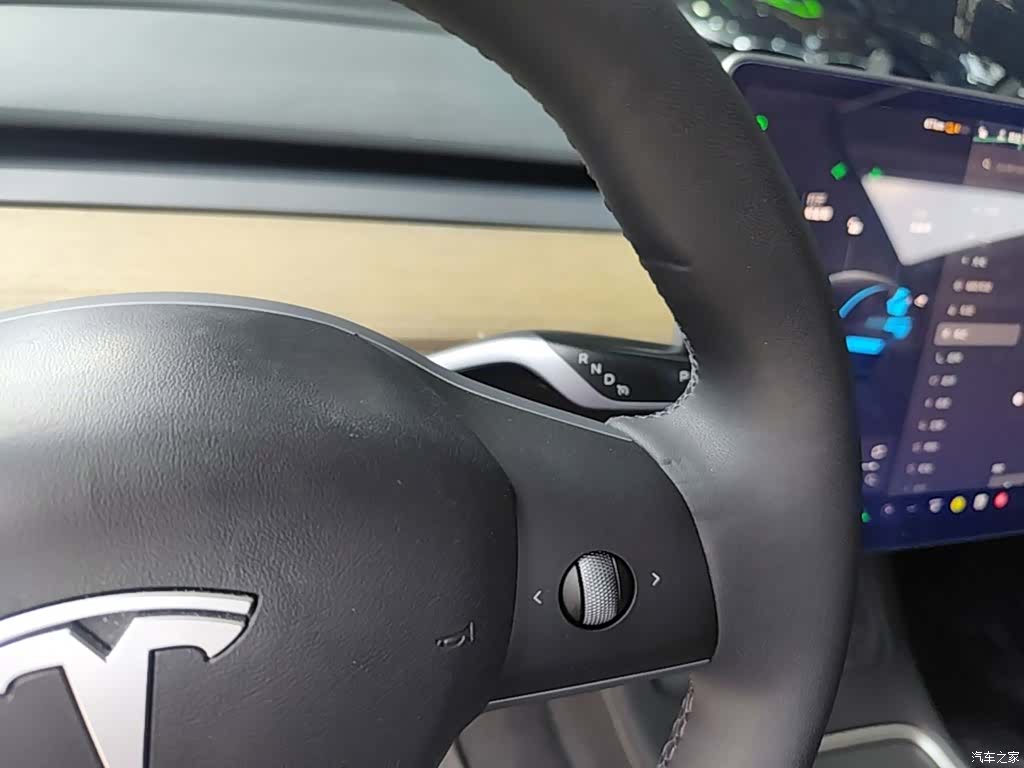 Tesla Model Y, 2023 14