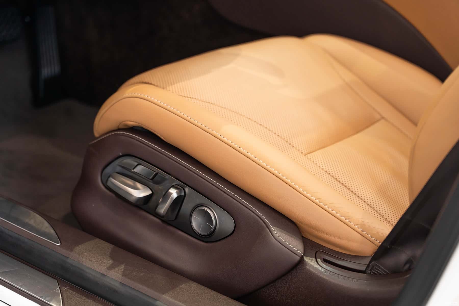Lexus LS, 2019 21