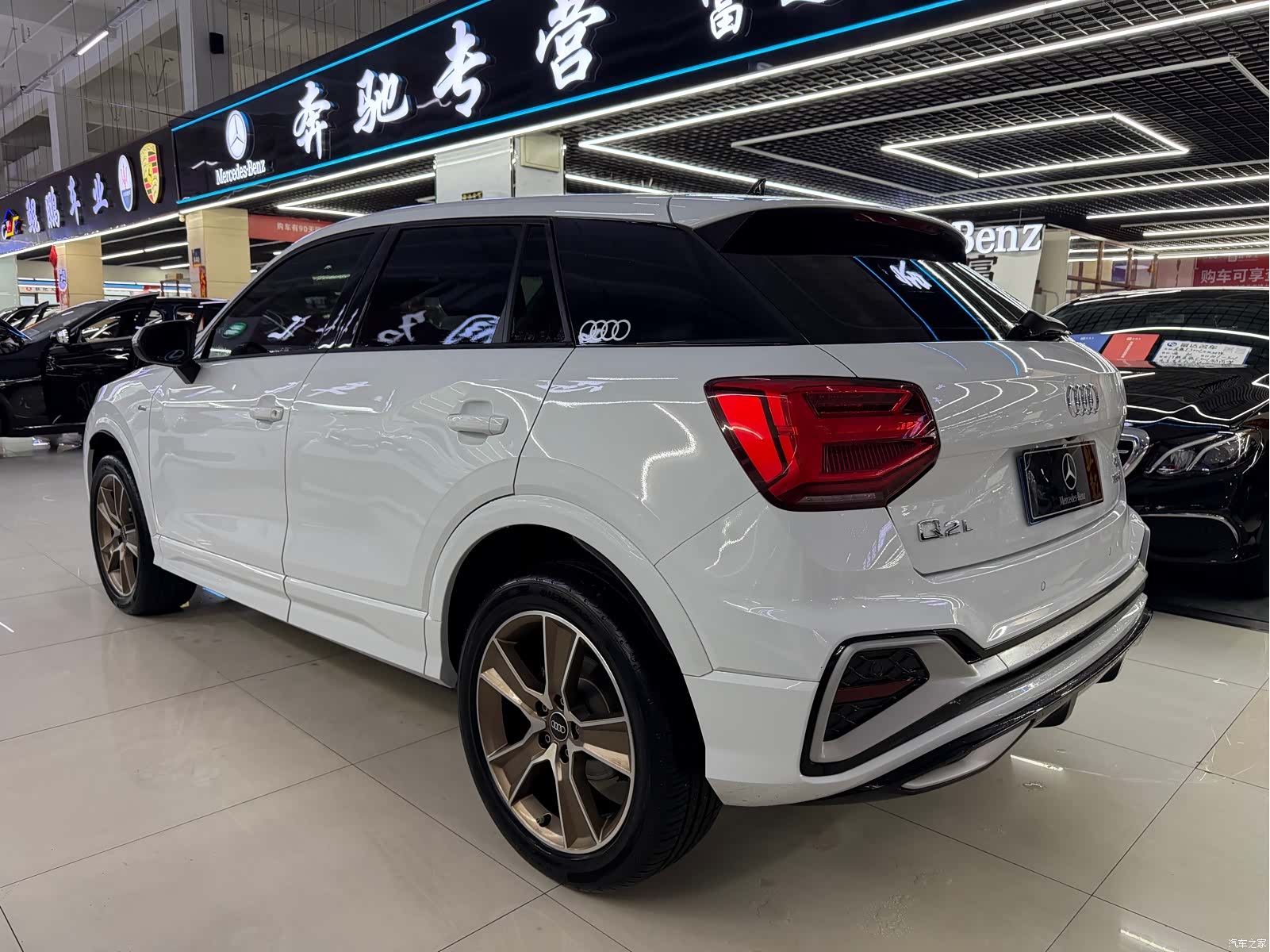 Audi Q2L, 2023 4