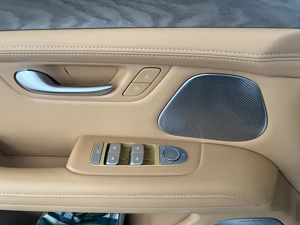 AITO Ask the world M5