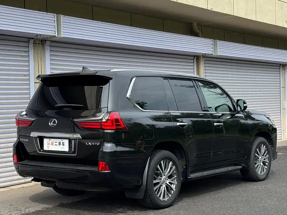 Lexus LX