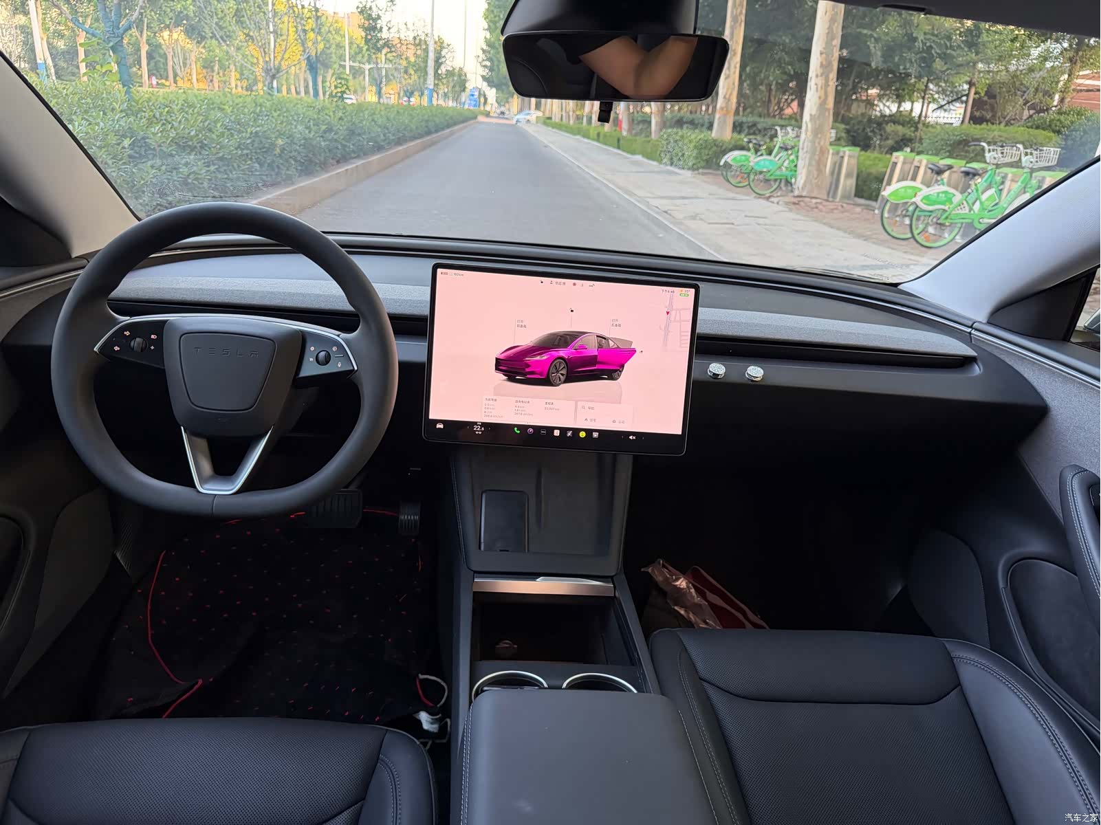 Tesla Model 3, 2025 10
