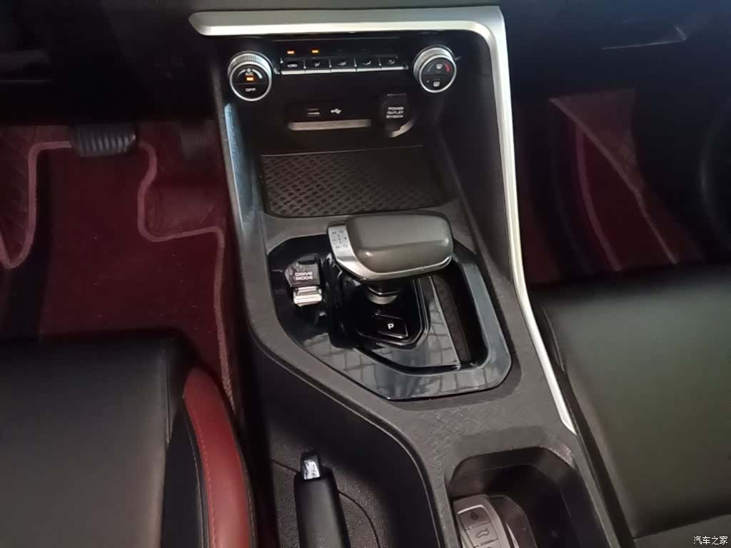 Geely Coolray, 2022 14