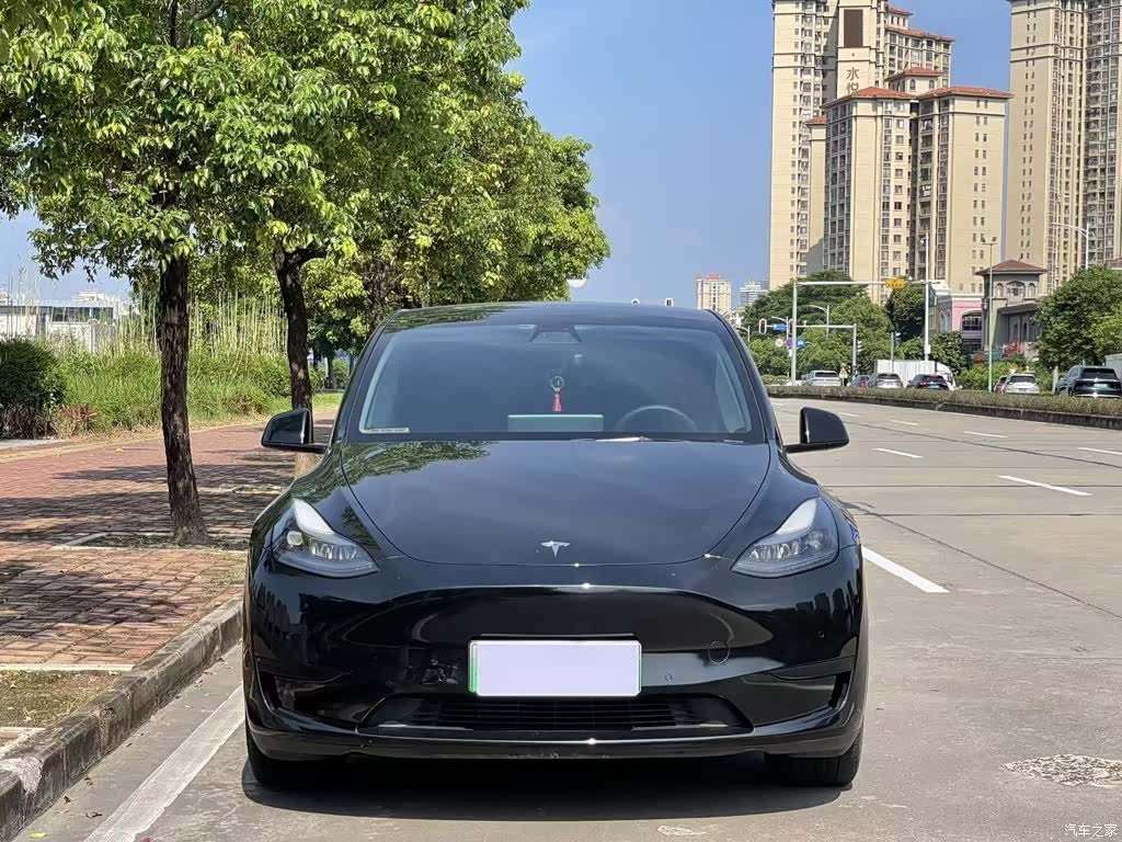 Tesla Model Y, 2023 2