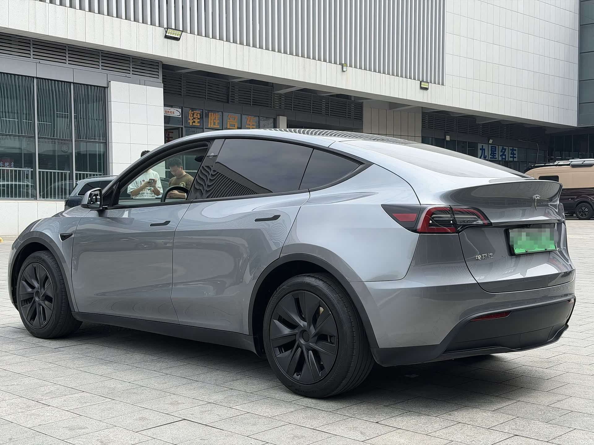 Tesla Model Y, 2024 7