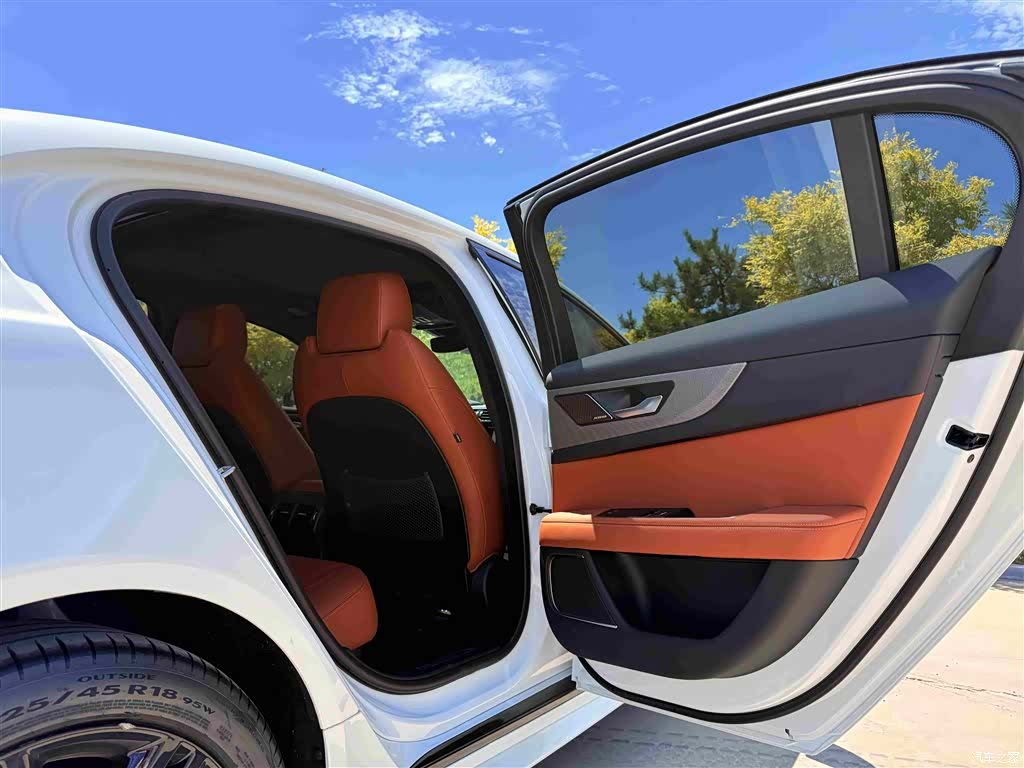 Land Rover XEL, 2025 14