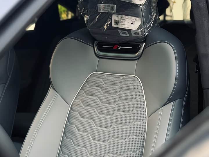 Audi Q6L Sportback e-tron 2026 chao chang xu hang ban