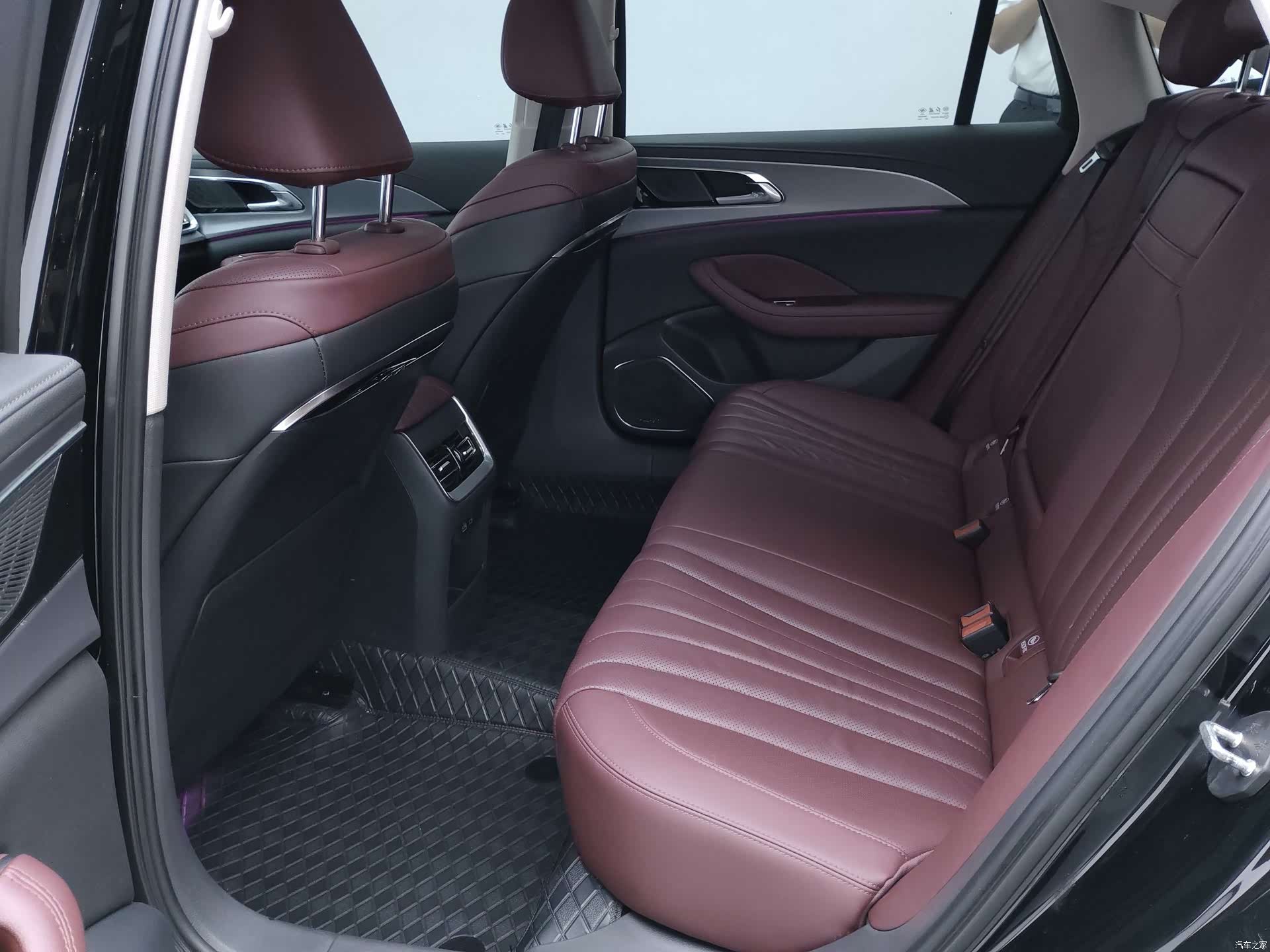 Hongqi H5, 2024 17