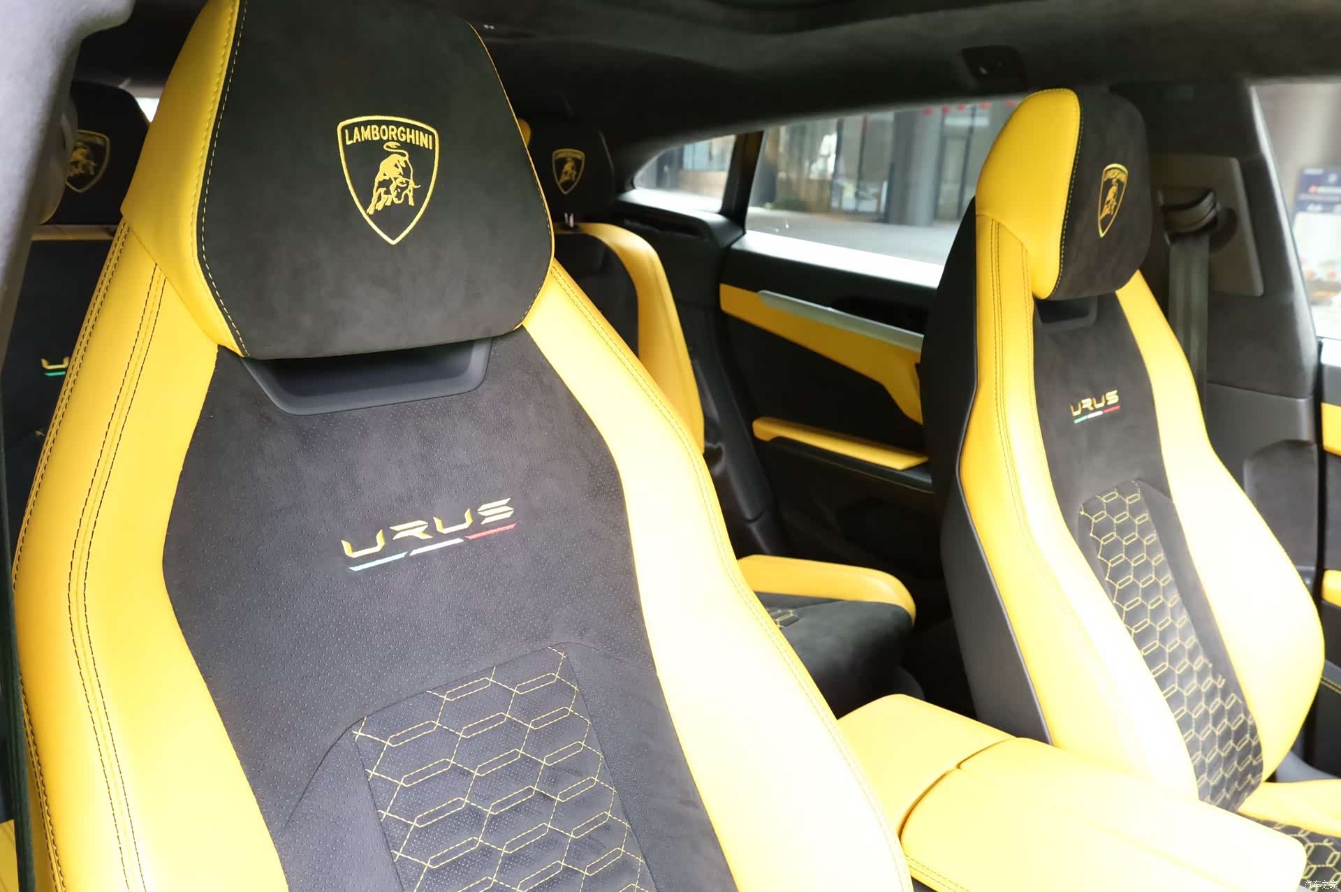 Lamborghini Urus, 2022 6