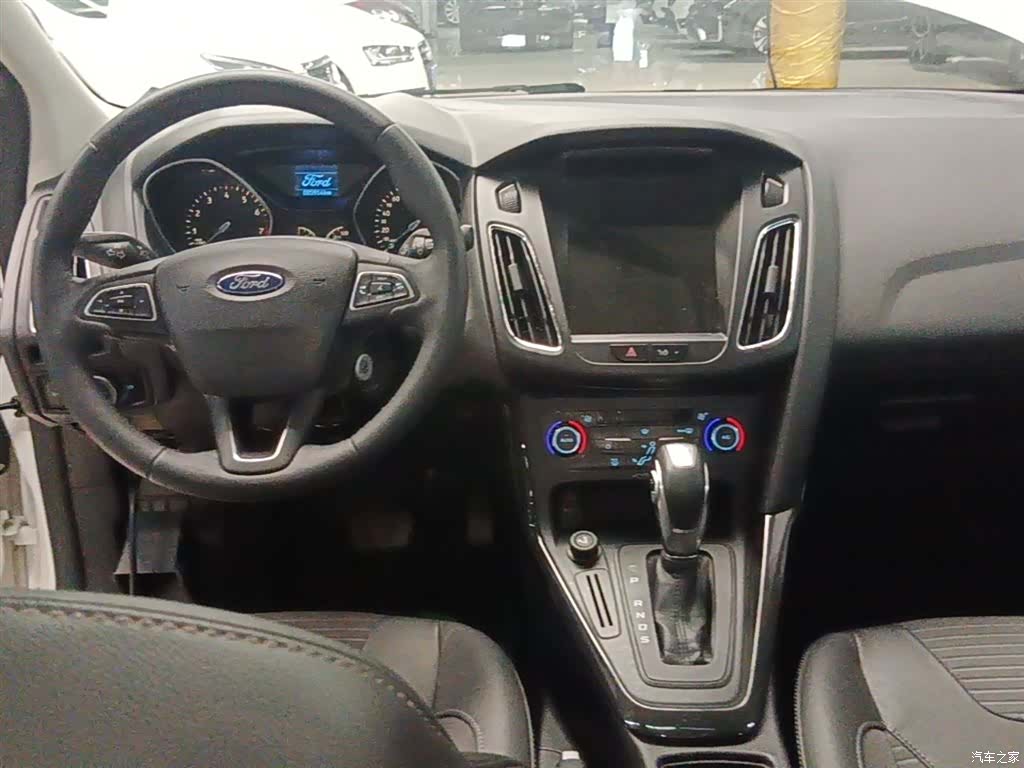 Ford Focus, 2015 10