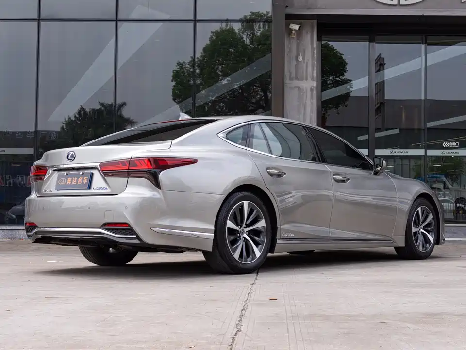 Lexus LS