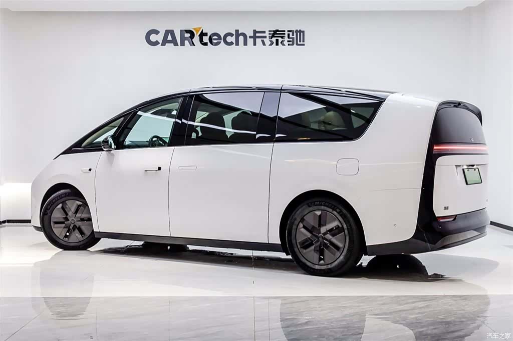 Li Auto MEGA, 2024 4