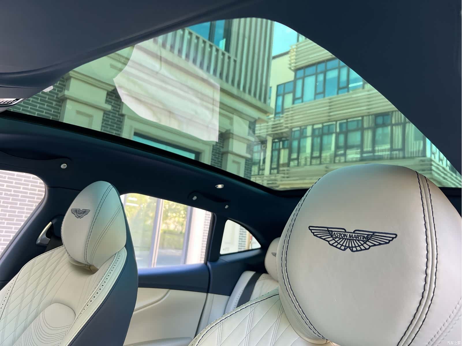Aston Martin DBX, 2024 27