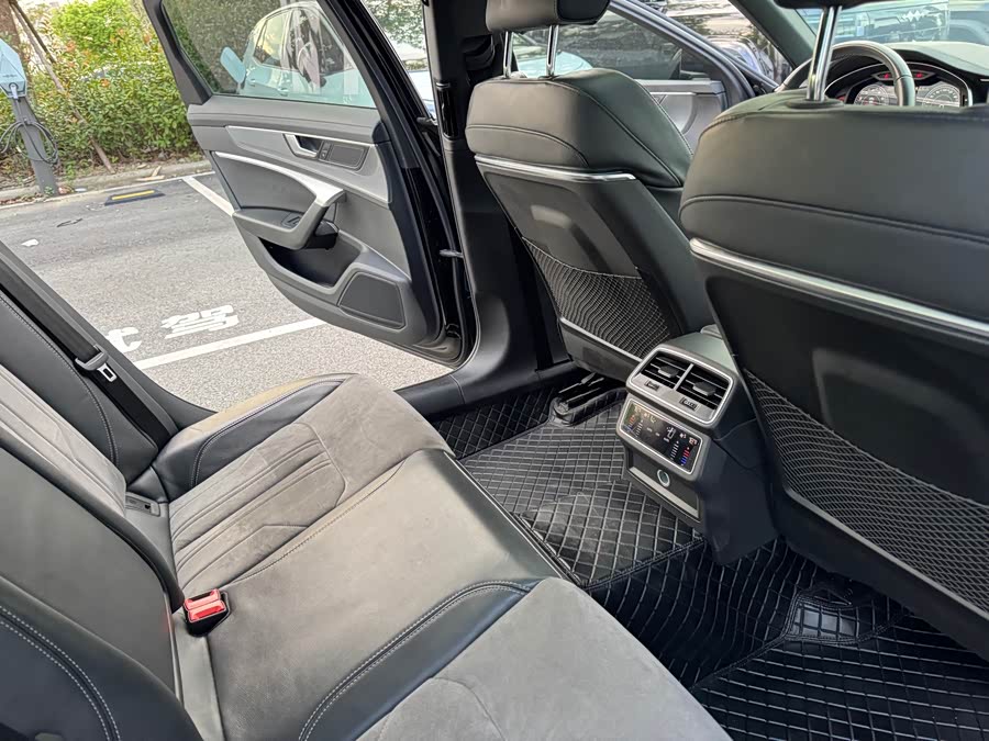 Audi A6L 2022, фото 16