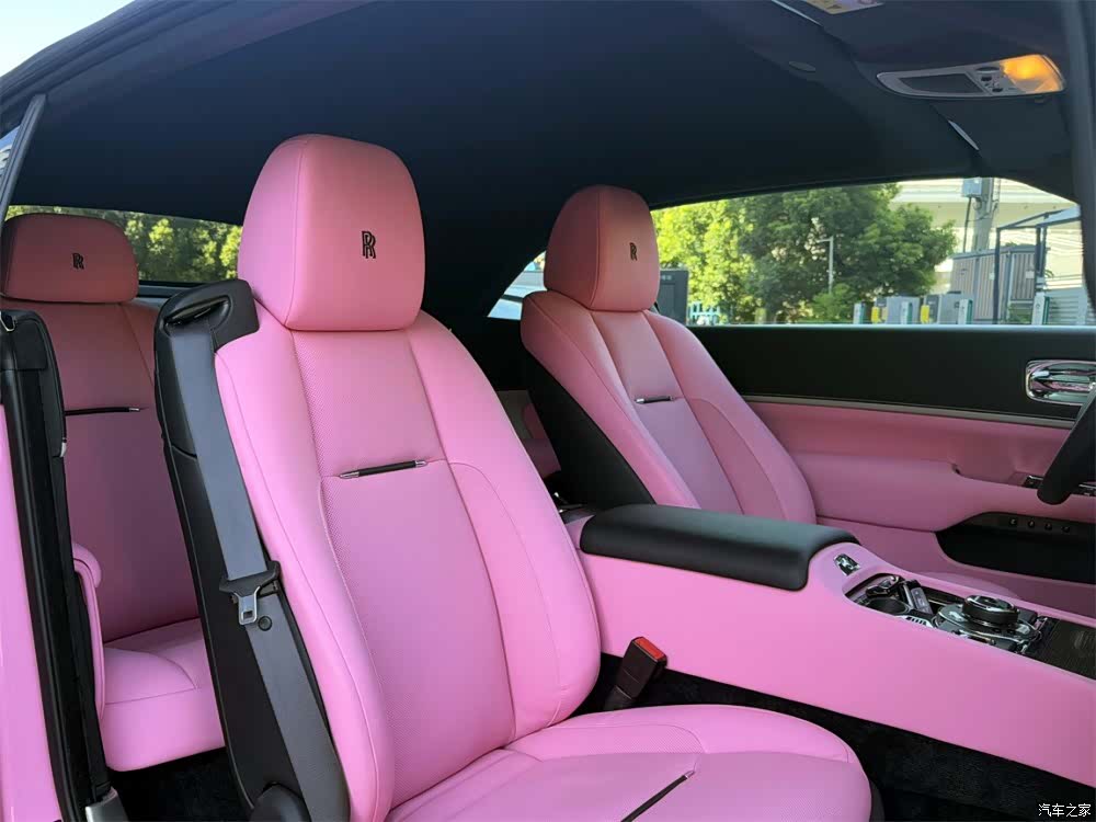 Rolls-Royce Black, 2023 9
