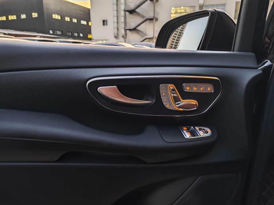 Mercedes-Benz V-class