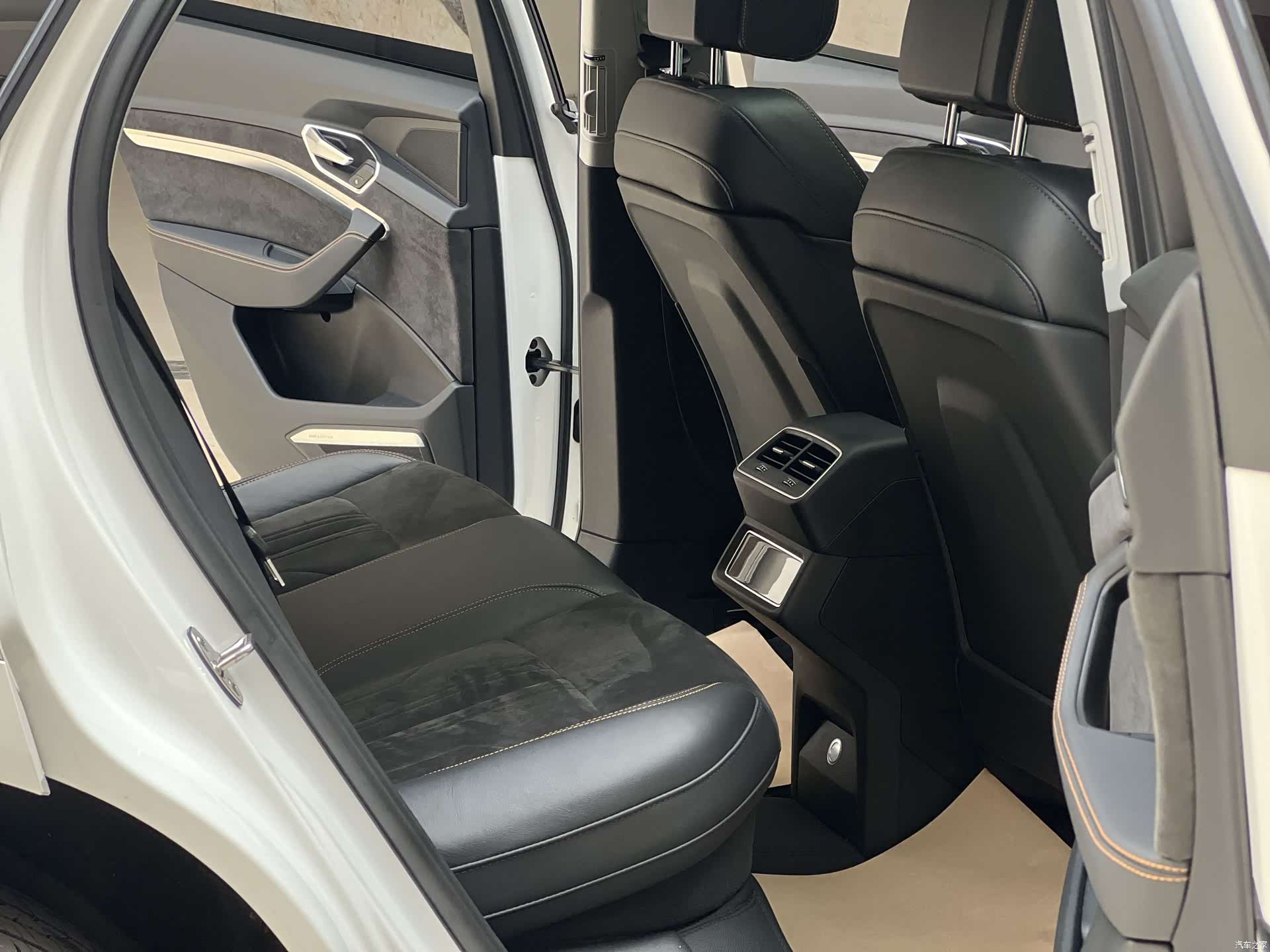 Audi e-tron, 2022 13