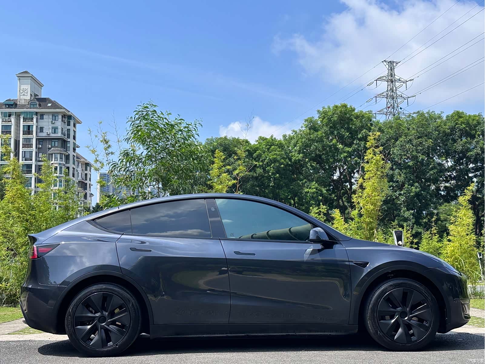 Tesla Model Y, 2024 37