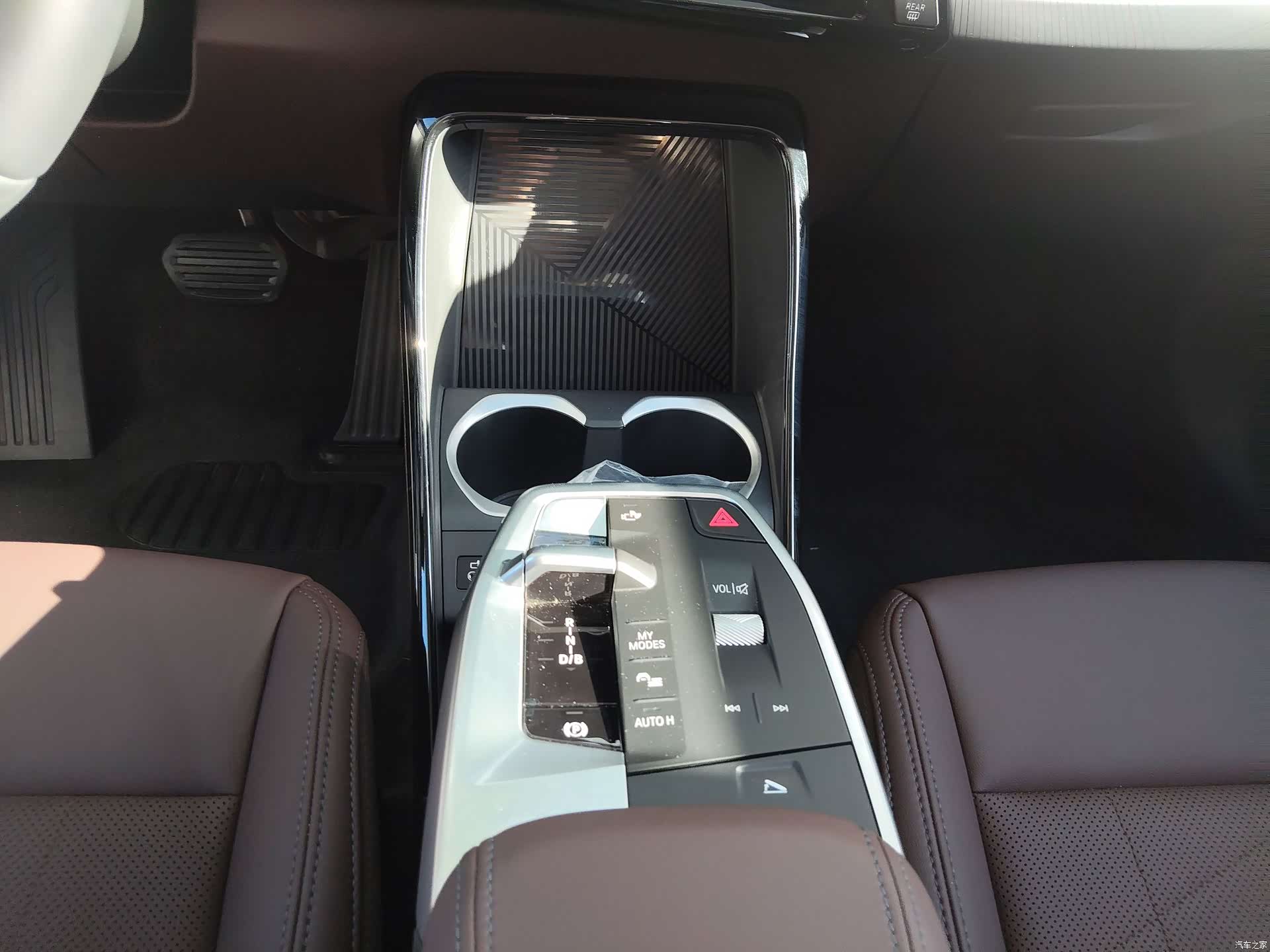 BMW iX1, 2025 13