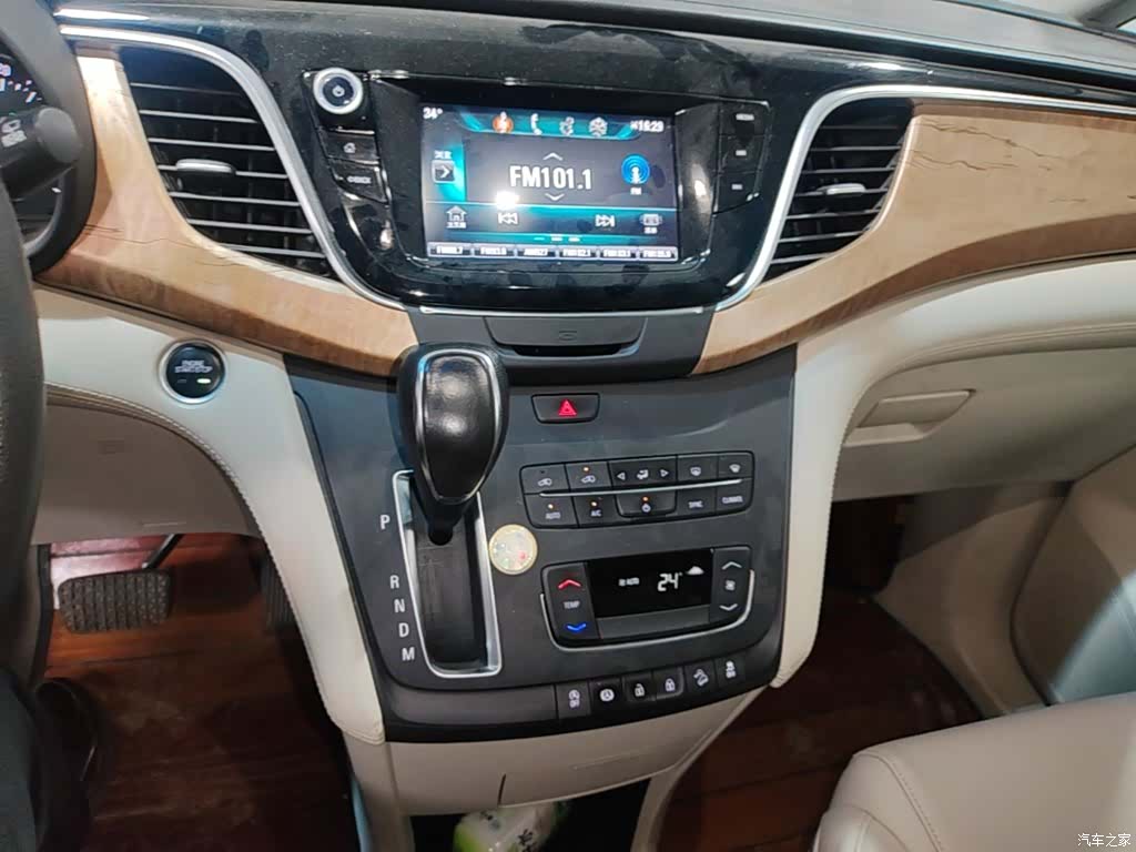 Buick GL8, 2017 13