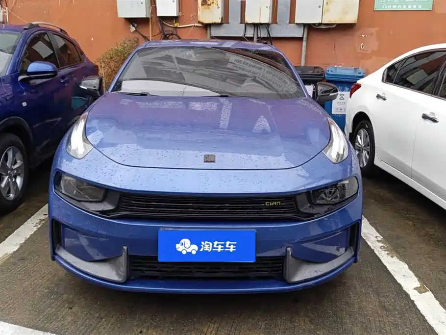 Lynk & Co 03