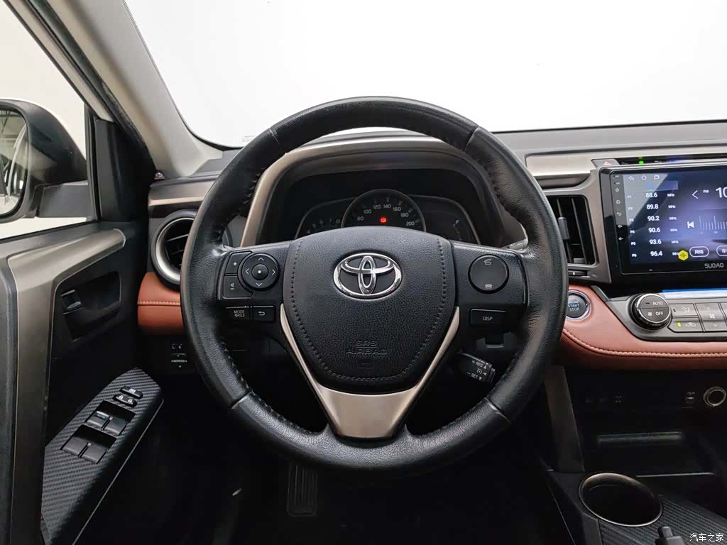 Toyota RAV4, 2014 11