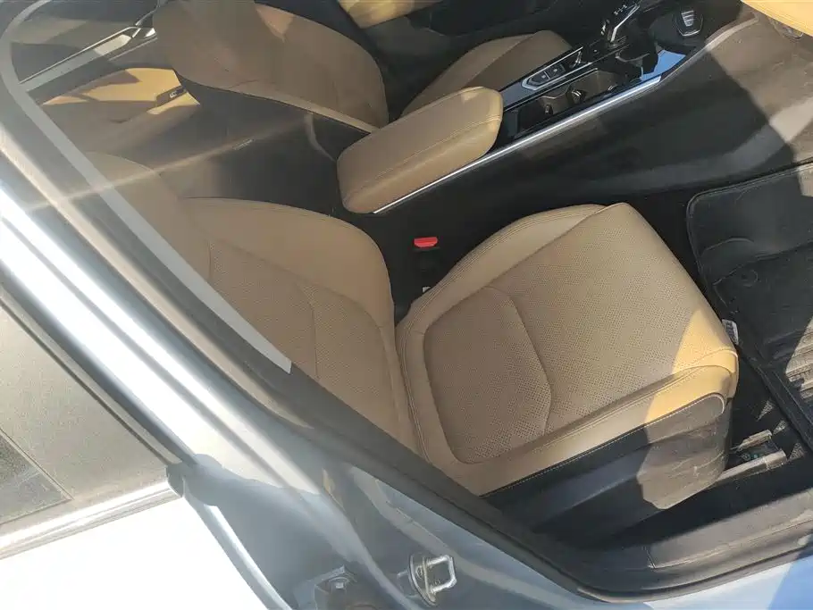 Geely Emgrand L HiP Geely Emgrand L HiP