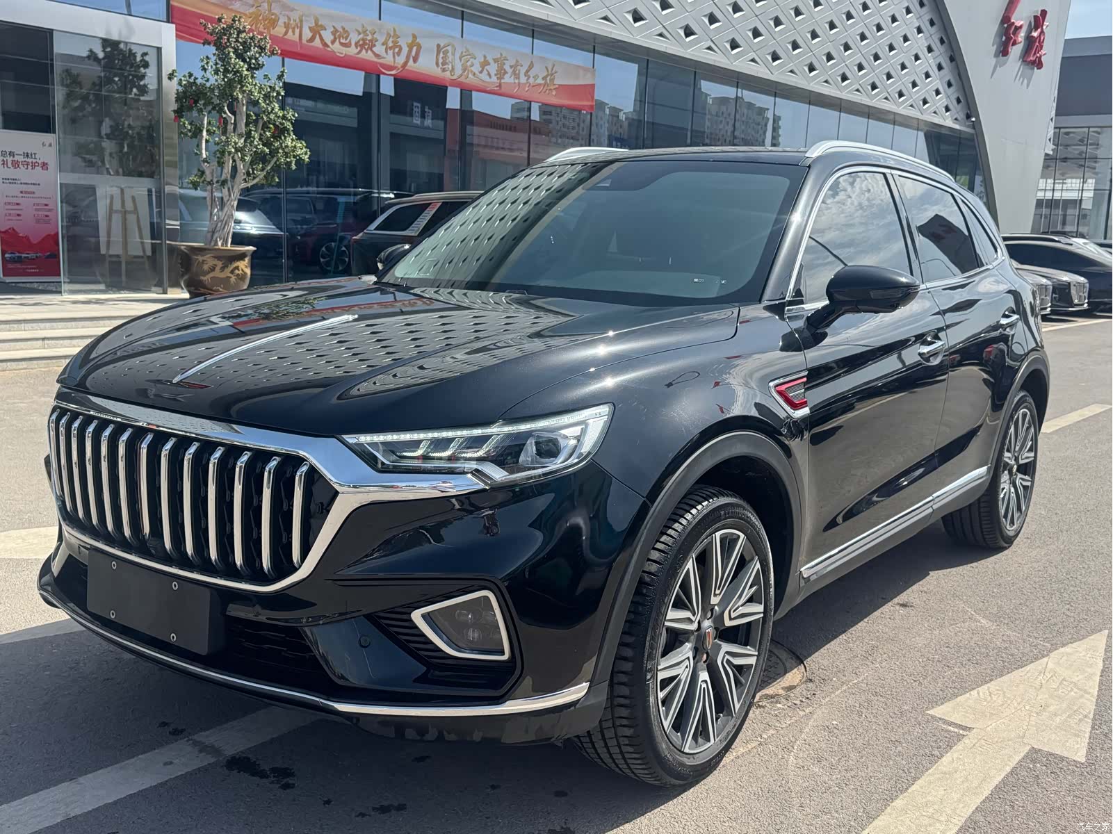 Hongqi HS5, 2022 1