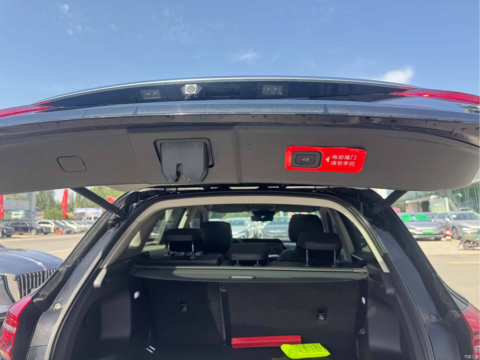 Hongqi HS5, 2022 9