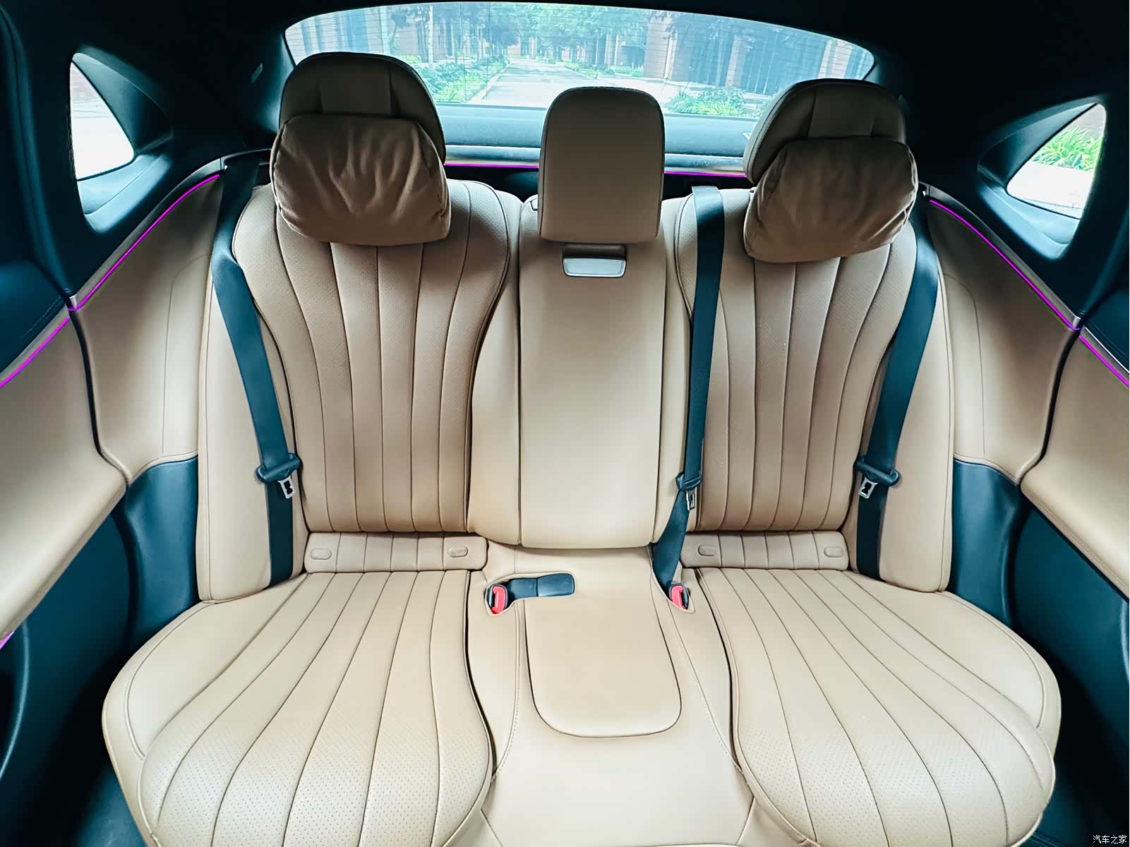 Mercedes-Benz E-Class, 2024 16