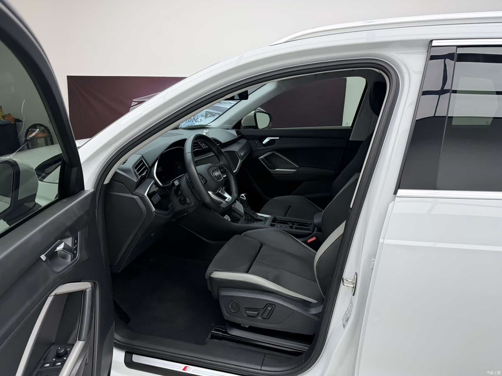 Audi Q3, 2023 14