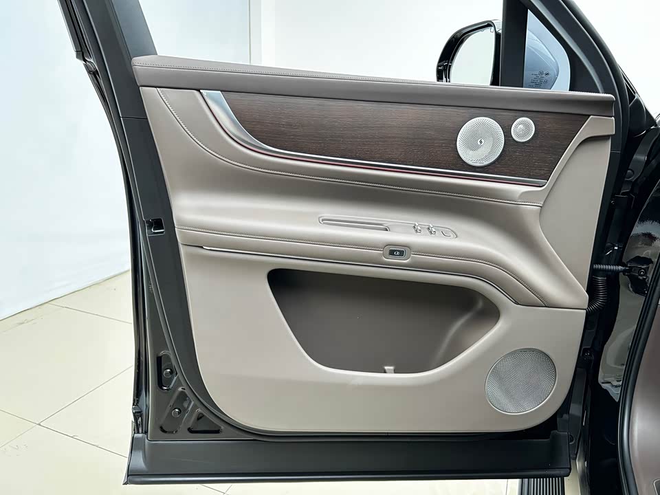 AITO Ask the world M9