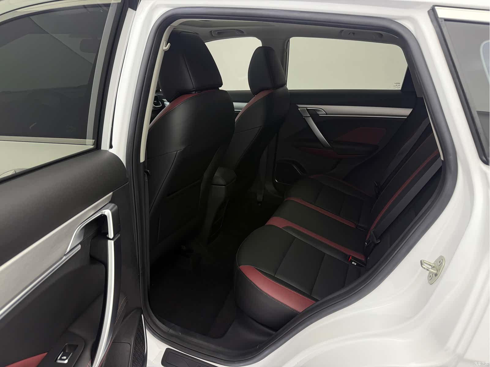 Geely Coolray, 2022 14
