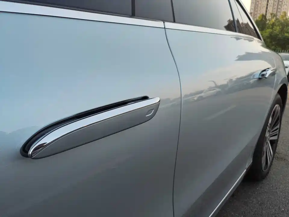 Mercedes-Benz EQS
